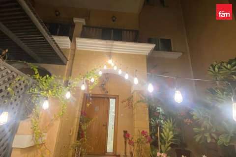 Vilă de închiriat în Dubai, EAU 4 dormitoare, 141.6 mp. №723234 - poză 12