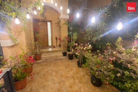 Vilă de închiriat în Dubai, EAU 4 dormitoare, 141.6 mp. №723234 - poză 2
