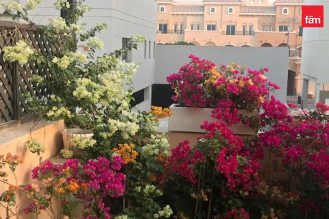Vilă de închiriat în Dubai, EAU 4 dormitoare, 141.6 mp. №723234 - poză 4