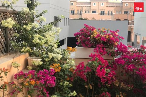 Vilă de închiriat în Dubai, EAU 4 dormitoare, 141.6 mp. №723234 - poză 13