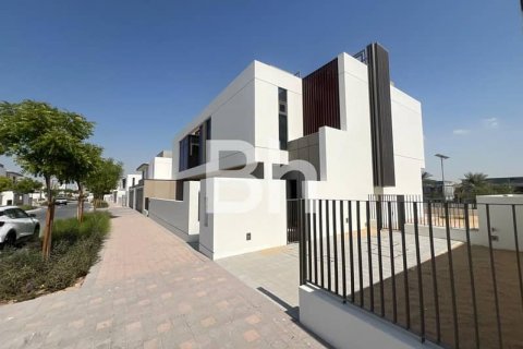 Villa til leje i Al Furjan, Dubai, UAE 4 soveværelser, 618 kvm № 643820 - foto 1