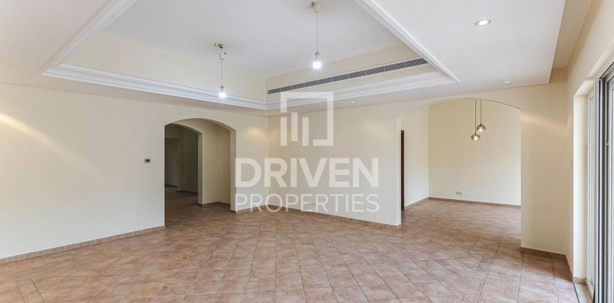 Ridamaja asukohaga Motor City, Dubai, AÜE: 3 magamistoaga, 400.04 m² Nr 746861