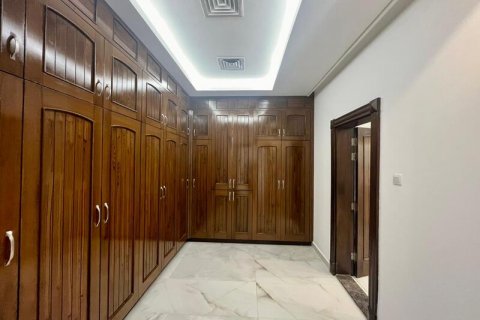 Vilë në Al Barsha, Dubai, Emiratet e Bashkuara Arabe 7 dhoma gjumi, 1483.43 m2. № 637507 - Foto 15