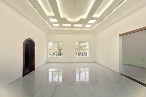 Vilë në Al Barsha, Dubai, Emiratet e Bashkuara Arabe 7 dhoma gjumi, 1483.43 m2. № 637507 - Foto 3