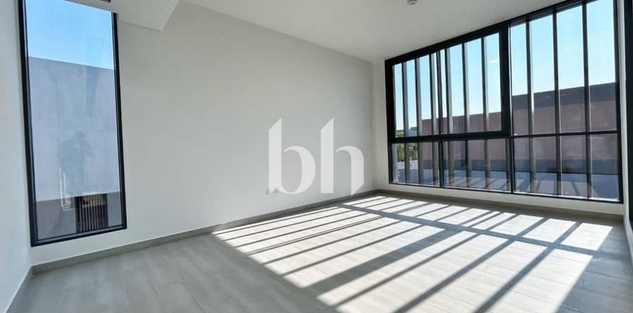Huvila Tilal City, Sharjah, Arabiemiraatit 4 makuuhuonetta, 384 m2 № 642906