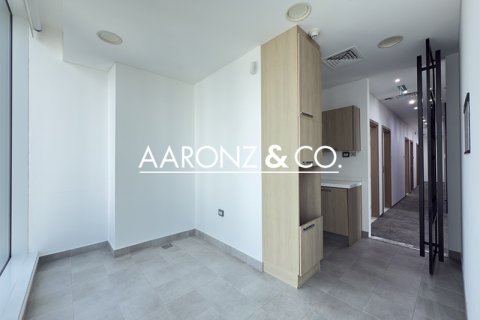 Office in Business Bay, Dubai, UAE 392.9 sq.m. № 670618 - photo 12