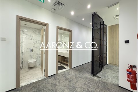 Office in Business Bay, Dubai, UAE 392.9 sq.m. № 670618 - photo 6
