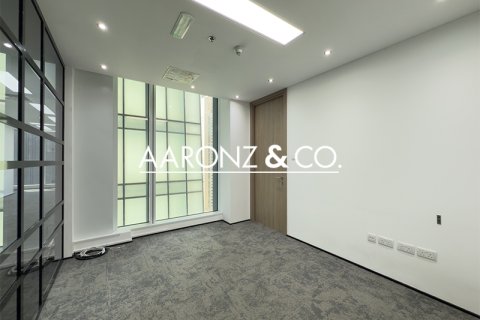 Office in Business Bay, Dubai, UAE 392.9 sq.m. № 670618 - photo 2