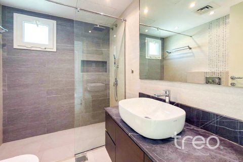 Vilë në Meadows, Dubai, Emiratet e Bashkuara Arabe 5 dhoma gjumi, 390.19 m2. № 753743 - Foto 11