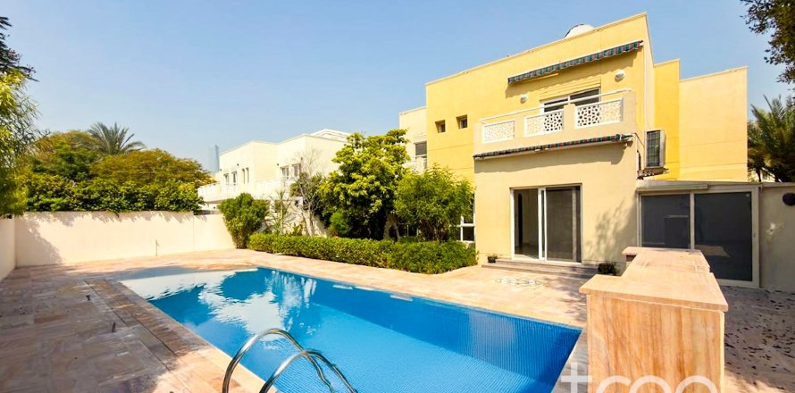 Vilë në Meadows, Dubai, Emiratet e Bashkuara Arabe 5 dhoma gjumi, 390.19 m2. № 753743