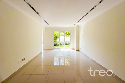 Vilë në Meadows, Dubai, Emiratet e Bashkuara Arabe 5 dhoma gjumi, 390.19 m2. № 753743 - Foto 4