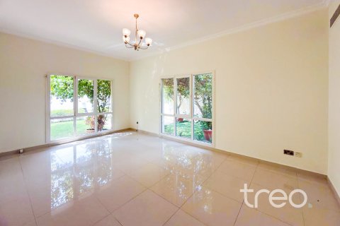 Vilë në Meadows, Dubai, Emiratet e Bashkuara Arabe 5 dhoma gjumi, 390.19 m2. № 753743 - Foto 2