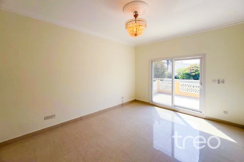 Vilë në Meadows, Dubai, Emiratet e Bashkuara Arabe 5 dhoma gjumi, 390.19 m2. № 753743 - Foto 12