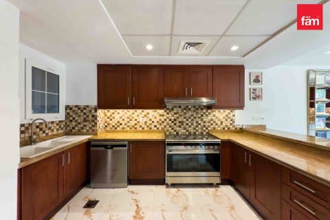 Villa til salgs i Dubai, Emiratene 4 soverom, 266.1 kvm Nr. 719078 - Foto 16