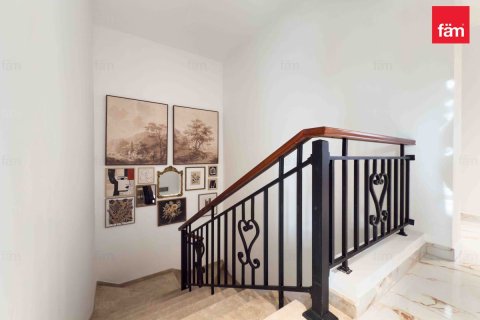 Villa til salgs i Dubai, Emiratene 4 soverom, 266.1 kvm Nr. 719078 - Foto 17