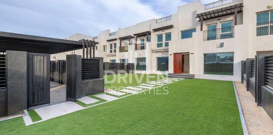 Вилла Al Quoz, Дубай, БАӘ-да 5 жатын бөлмелер, 505.49 м² № 762413