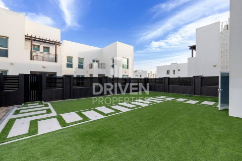 Вилла Al Quoz, Дубай, БАӘ-да 5 жатын бөлмелер, 505.49 м² № 762413 - фото 7
