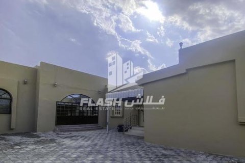Villa te koop in Al Dhait, Ras Al Khaimah, VAE 9 slaapkamers, 929 vr.m., nr 656904 - foto 3