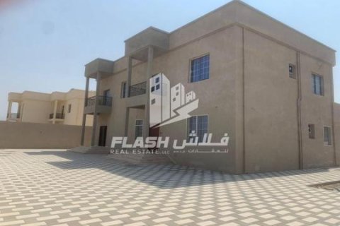 Villa à vendre à  Al Uraibi, Ras Al Khaimah, EAU 7 chambres, 970 m2 № 656900 - photo 1