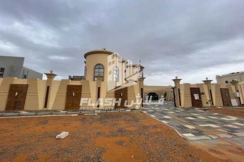 Villa til salg i Al Riffa, Ras Al Khaimah, UAE 3 soveværelser, 929 kvm № 656905 - foto 1