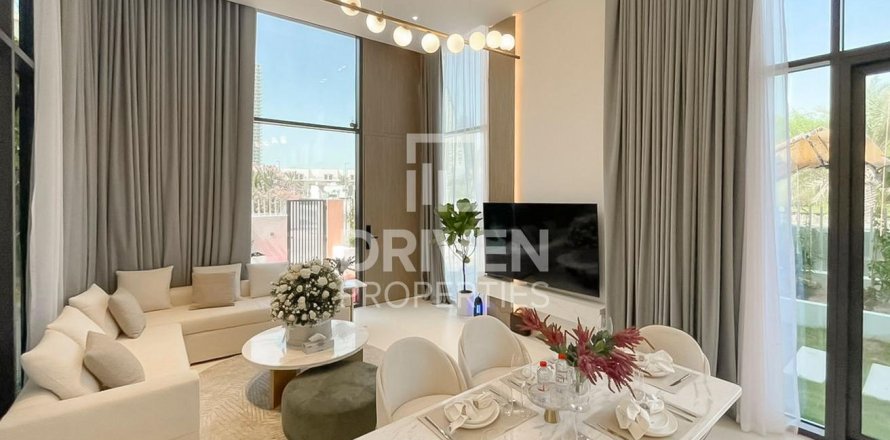 Radový dom v Jumeirah Village Circle, Dubai, SAE 4 spálne, 282 m2 č. 654701