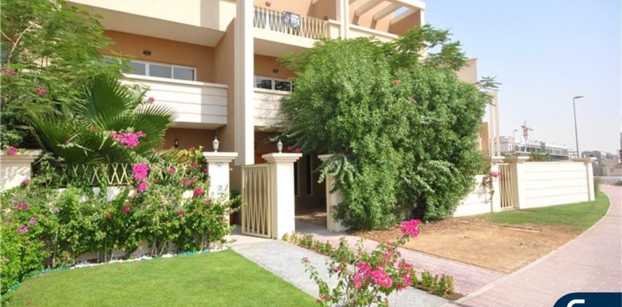 خانه شهری در Jumeirah Village Circle، Dubai ، امارات متحده عربی 4 خوابه ، 365 متر مربع.  شماره 697741