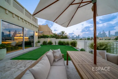 Villa in The Lakes, Dubai, UAE 4 bedrooms, 336 sq.m. № 661088 - photo 2