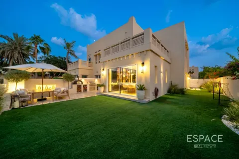 Villa in The Lakes, Dubai, UAE 4 bedrooms, 336 sq.m. № 661088 - photo 3