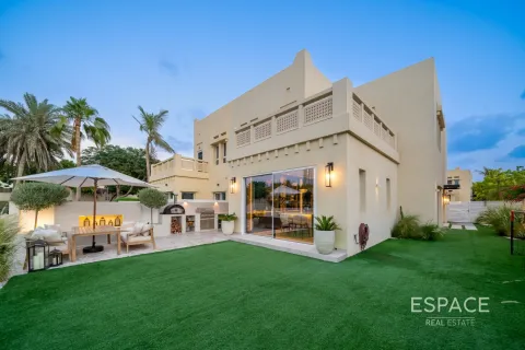 Villa in The Lakes, Dubai, UAE 4 bedrooms, 336 sq.m. № 661088 - photo 19