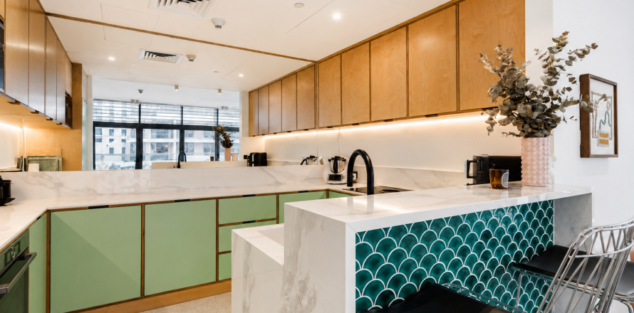 Apartment in Dubai, UAE 3 bedrooms, 318 sq.m. № 734326