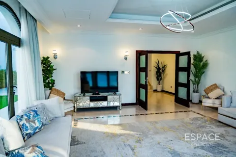 Vilă de vânzare în Palm Jumeirah, Dubai, EAU 5 dormitoare, 530 mp. №738040 - poză 12