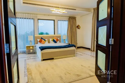 Villa til salg i Palm Jumeirah, Dubai, UAE 5 soveværelser, 530 kvm № 738040 - foto 5