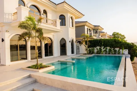 Villa til salg i Palm Jumeirah, Dubai, UAE 5 soveværelser, 530 kvm № 738040 - foto 1