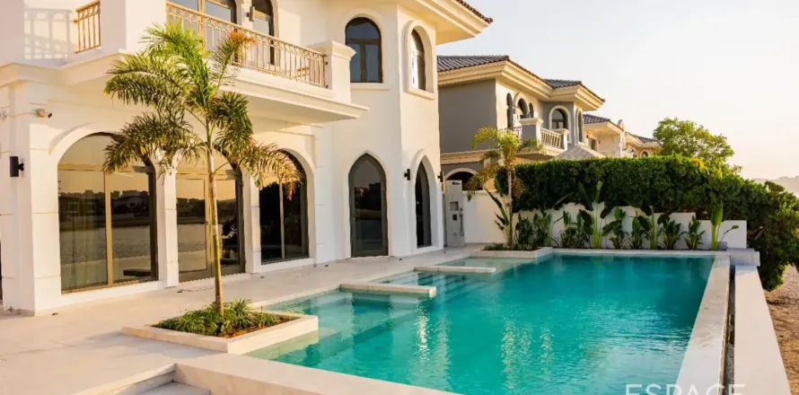 Villa i Palm Jumeirah, Dubai, UAE 5 soveværelser, 530 kvm № 738040