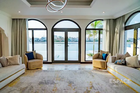 Villa til salg i Palm Jumeirah, Dubai, UAE 5 soveværelser, 530 kvm № 738040 - foto 2