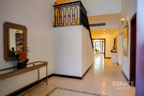 Villa til salg i Palm Jumeirah, Dubai, UAE 5 soveværelser, 530 kvm № 738040 - foto 3