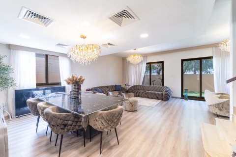 Купить виллу в Дубай, ОАЭ 4 спальни, 304м2, № 696131 - фото 2