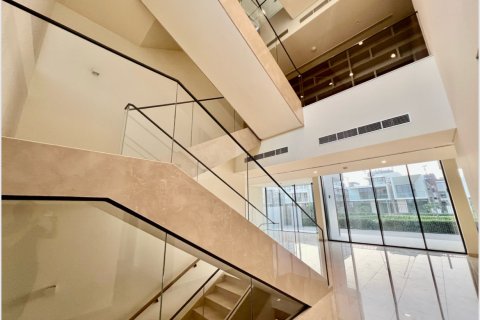 Villa zum Verkauf in Dubai, VAE 5 Schlafzimmer, 649 m2 Nr. 696130 - Foto 2