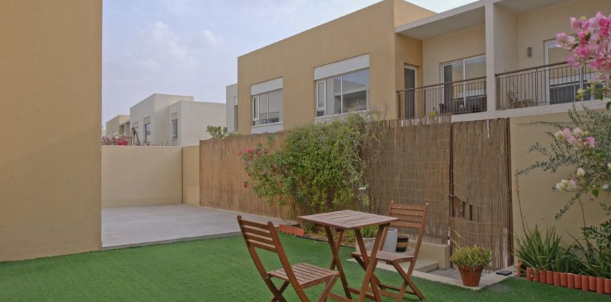 Řadový dům v Dubai, SAE 3 ložnice, 212.7 m² Č.: 678971