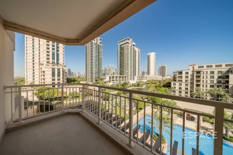 Apartment in The Views, Dubai, UAE 2 bedrooms, 146 sq.m. № 737852