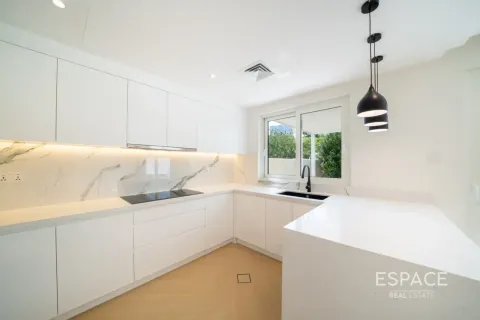 Villa in The Springs, Dubai, UAE 2 bedrooms, 153 sq.m. № 737742 - photo 7