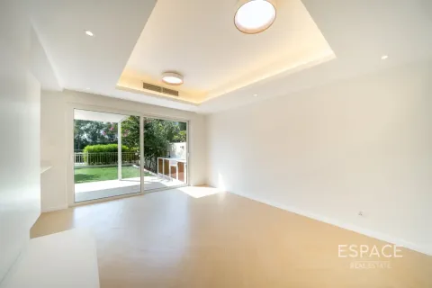 Villa in The Springs, Dubai, UAE 2 bedrooms, 153 sq.m. № 737742 - photo 4