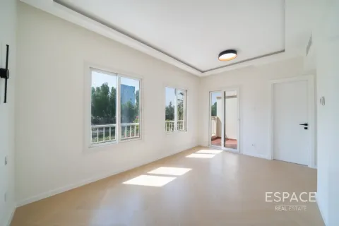 Villa in The Springs, Dubai, UAE 2 bedrooms, 153 sq.m. № 737742 - photo 14