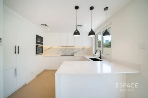 Villa in The Springs, Dubai, UAE 2 bedrooms, 153 sq.m. № 737742 - photo 6