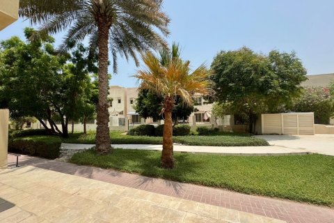 Villetta a schiera in vendita a Ras Al Khaimah, EAU 4 camere da letto, 251 mq. № 734907 - foto 2