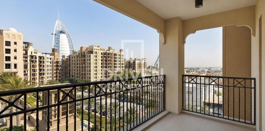 Appartamento a Umm Suqeim, Dubai, EAU 4 camere da letto, 273.41 mq. № 742830