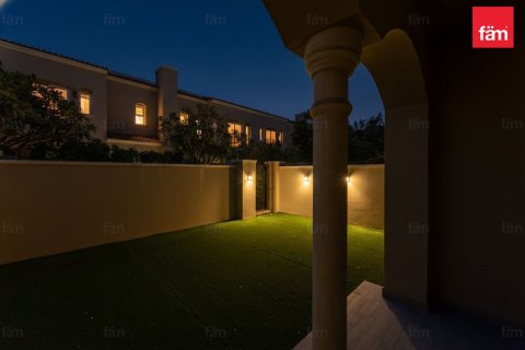 Řadový dům v Dubai, SAE 3 ložnice, 258.2 m² Č.: 721695 - fotografie 12
